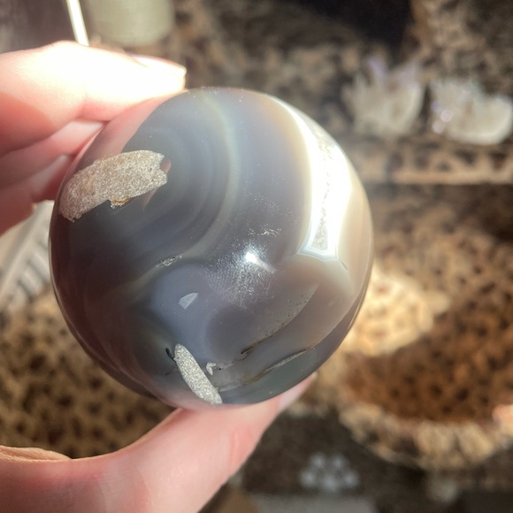 Aura amethyst agate sphere - Picture 15 of 16